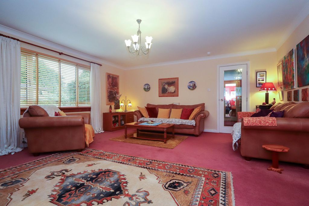 Property photo 2 of 25 Lounge