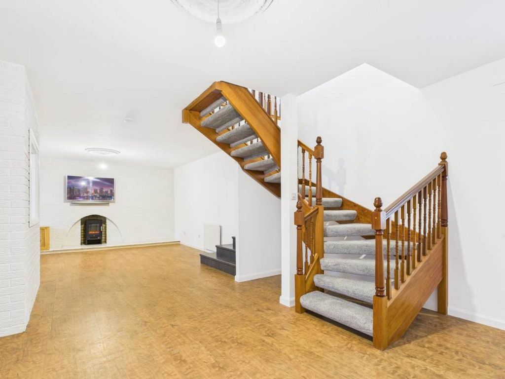 Property photo 2 of 35