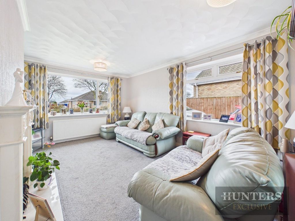 Property photo 2 of 20 Living Room