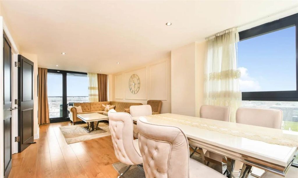 Property photo 3 of 9