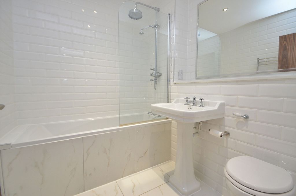 Property photo 3 of 14 Bathroom