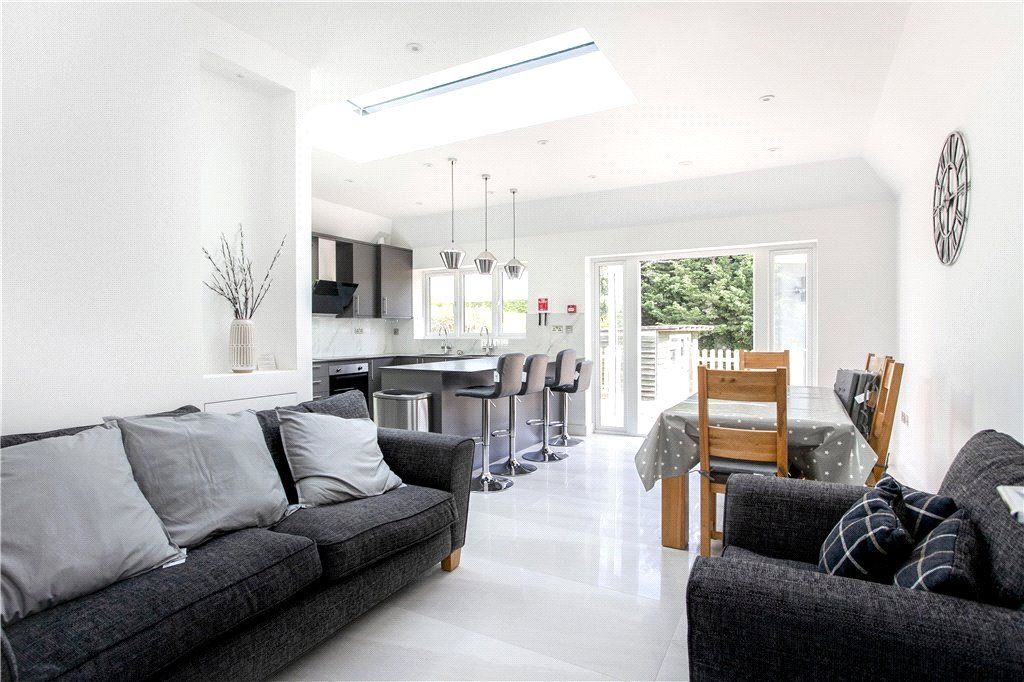 Property photo 1 of 8 Reception/Kitchen