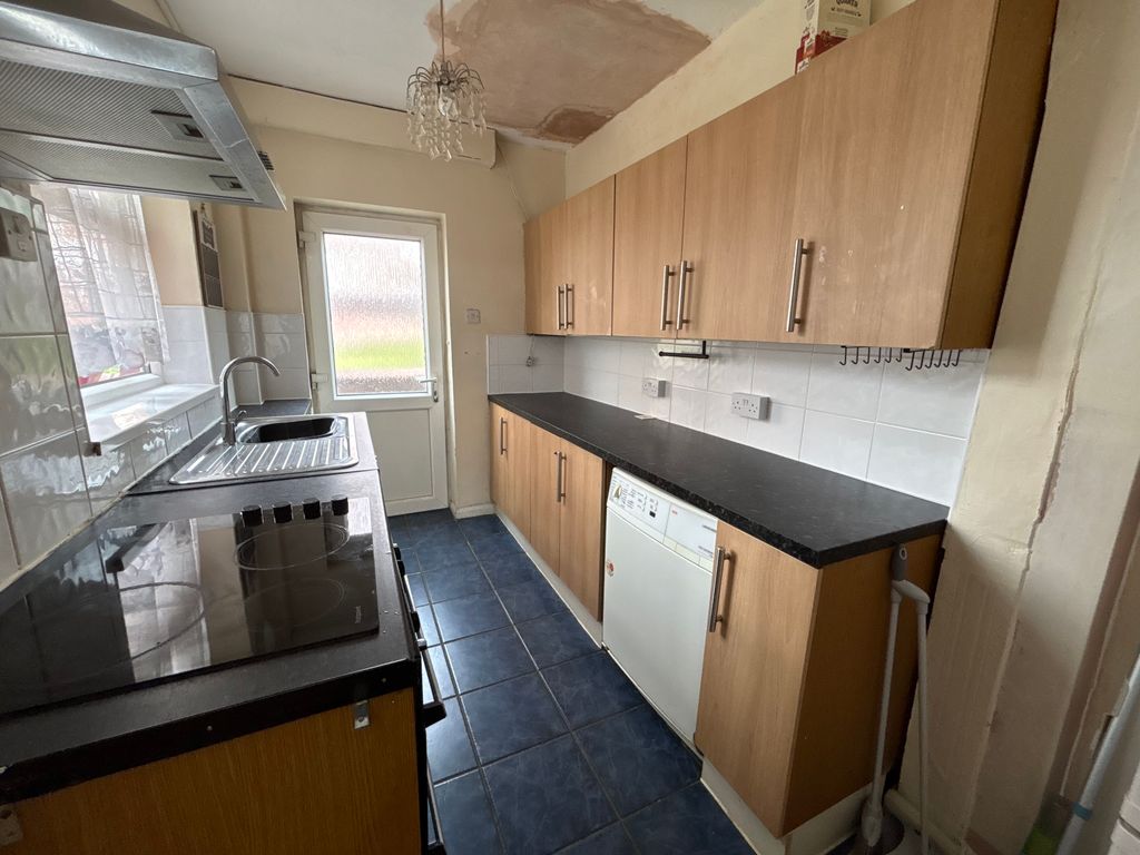 Property photo 3 of 14 Kitchen 