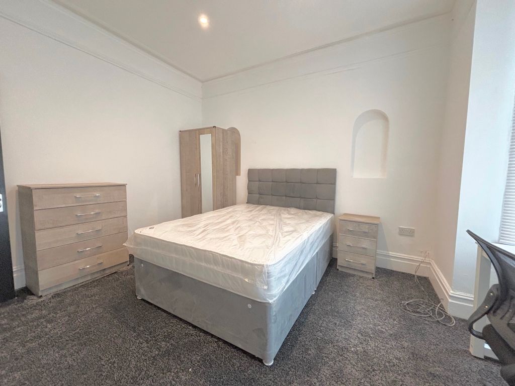 Property photo 1 of 3