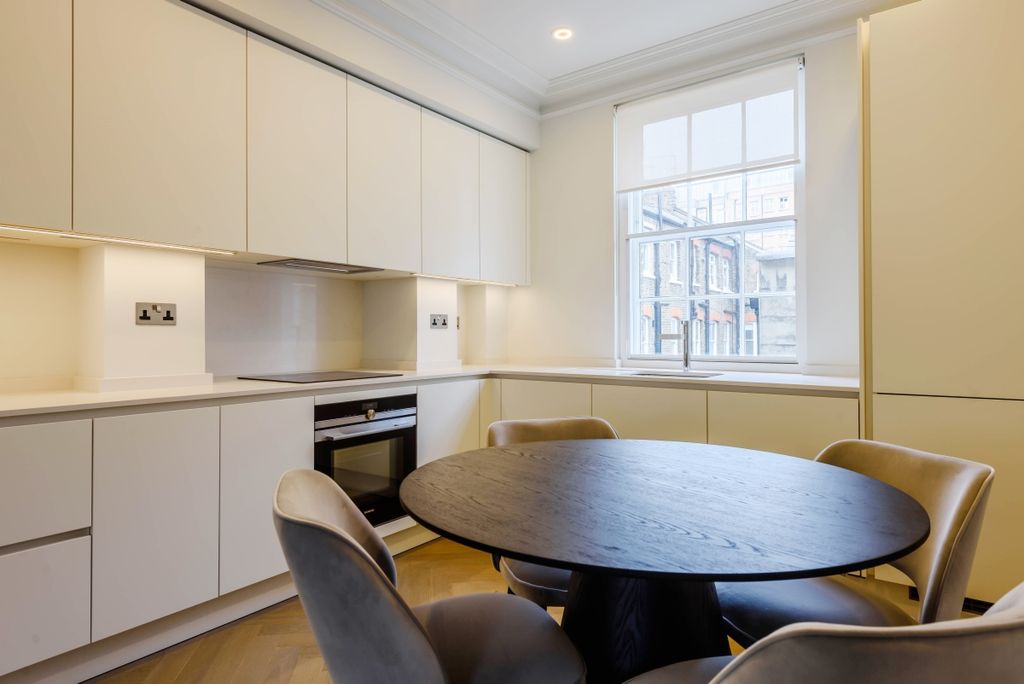 Property photo 2 of 16 Kitchen 4 Ks63A