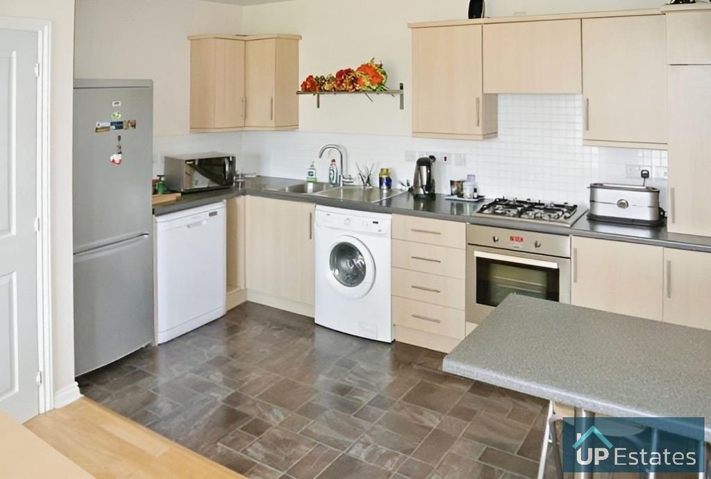 Property photo 2 of 7 Kitchen