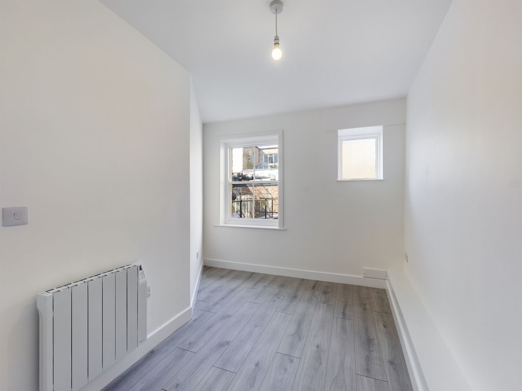 Property photo 3 of 4 Cam00868P1-Pr0045-Still01