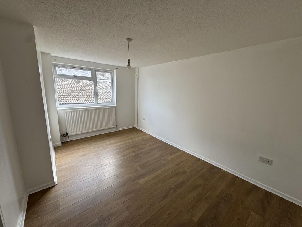 Property photo 3 of 8 Img 3711