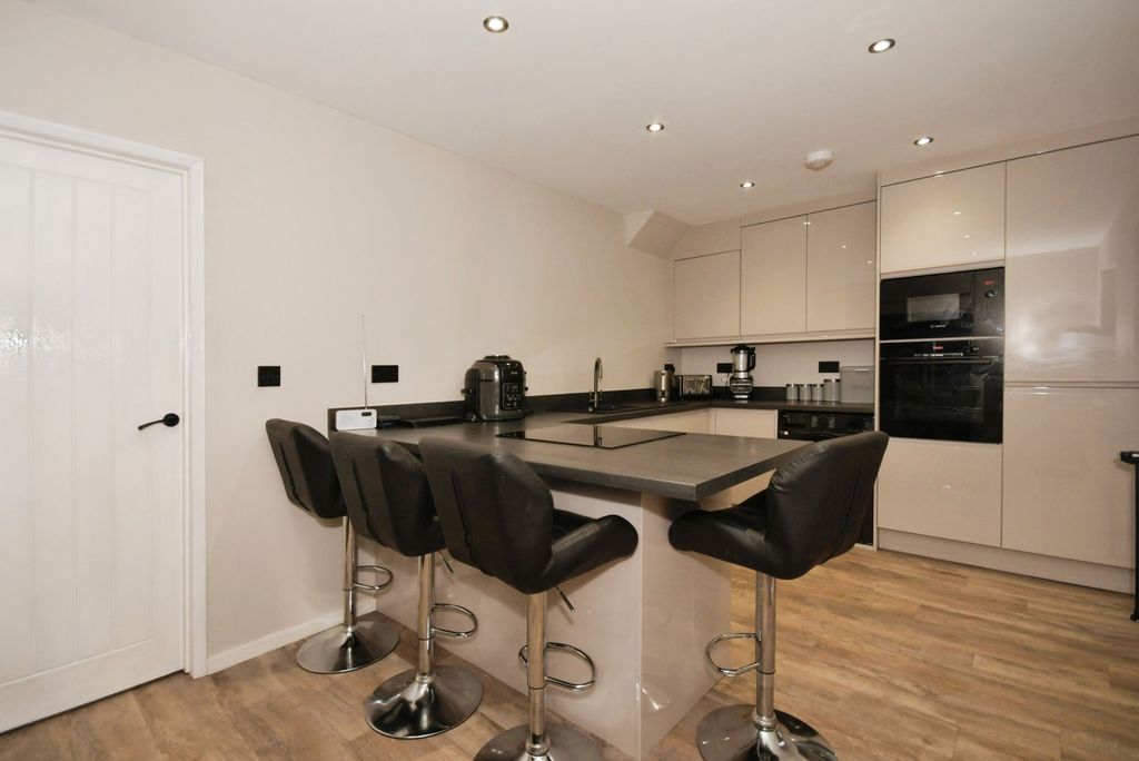 Property photo 2 of 18 Pbox-Img.Jpg