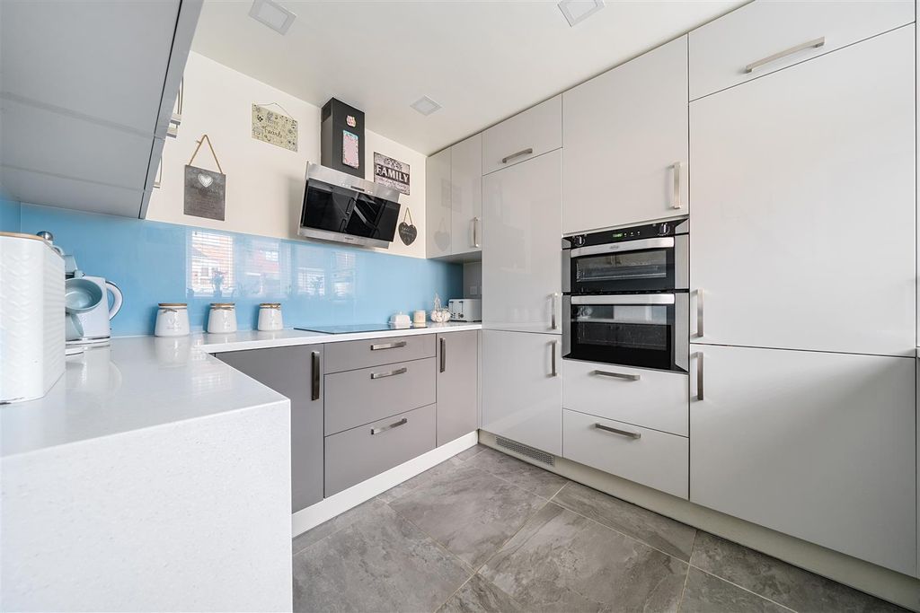 Property photo 1 of 19 Kitchen