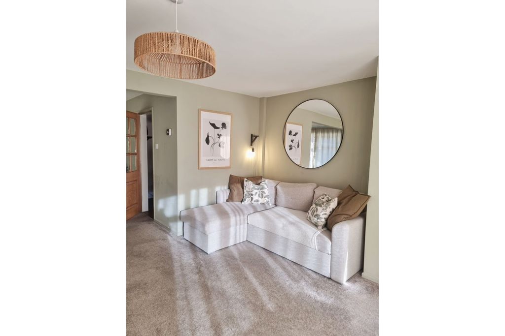 Property photo 3 of 19 Snug