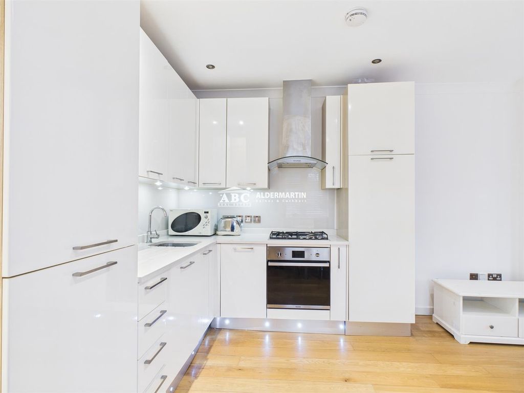 Property photo 3 of 13 Cam03827G0-Pr0120-Still004.Jpg