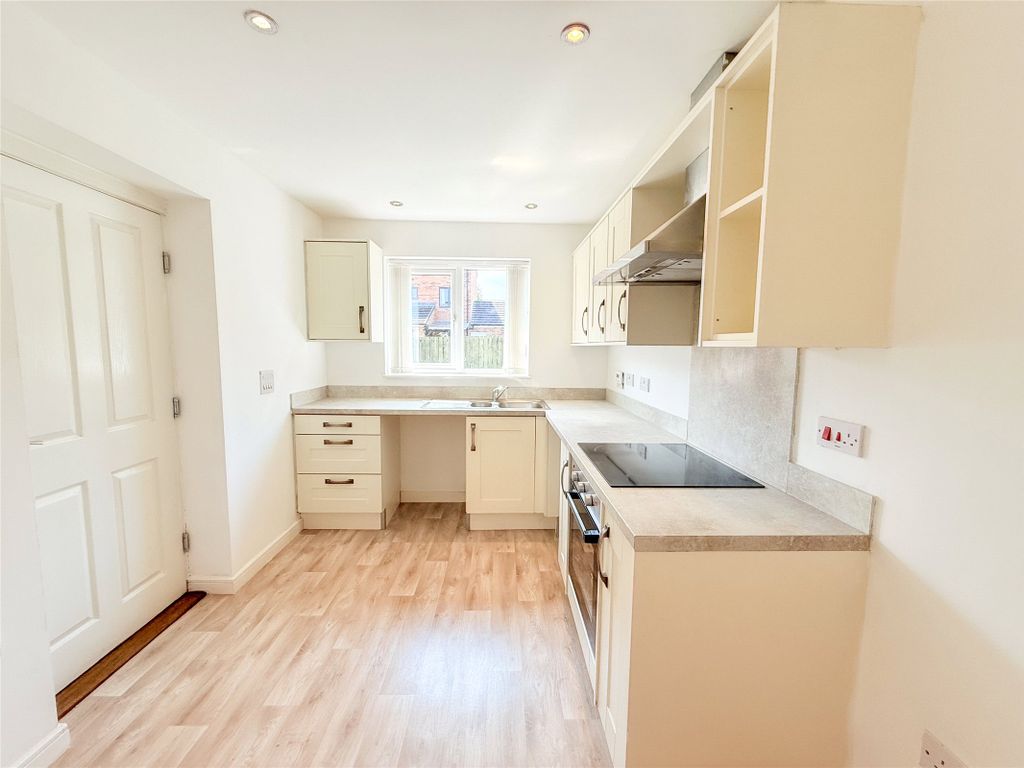 Property photo 2 of 21 Dining Kitchen