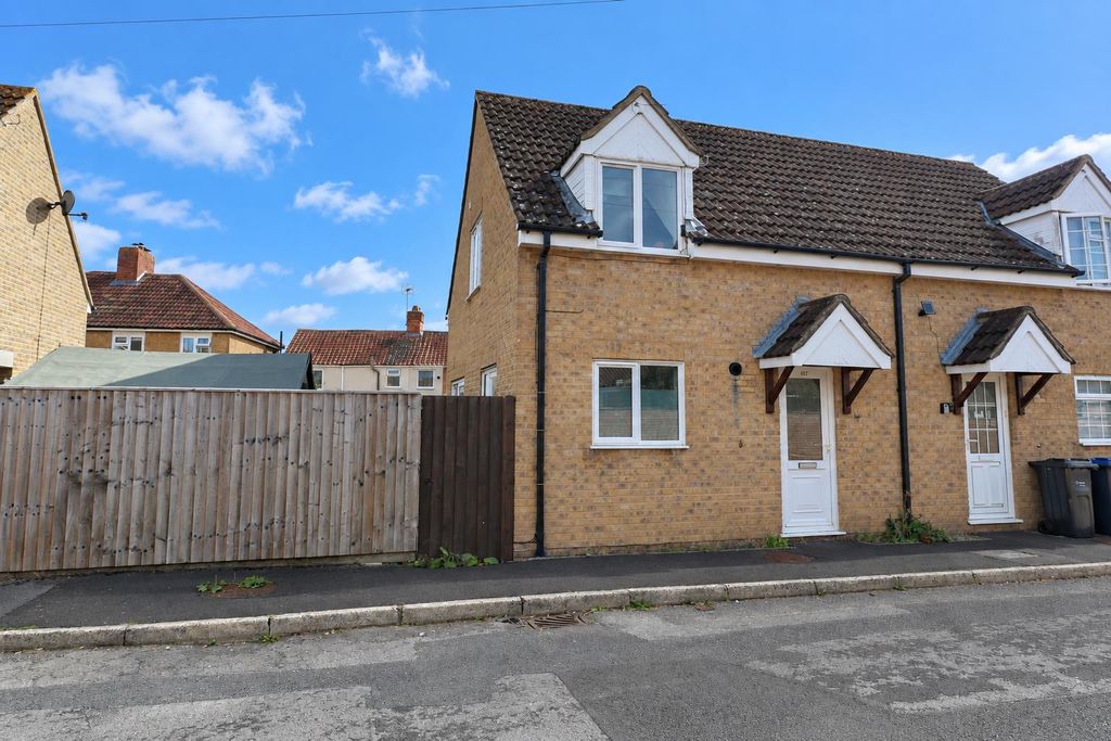 Property photo 1 of 13 1396Cb80-Fc4A-4F8B-Ada9-7c5Cbbe87Be8.Png