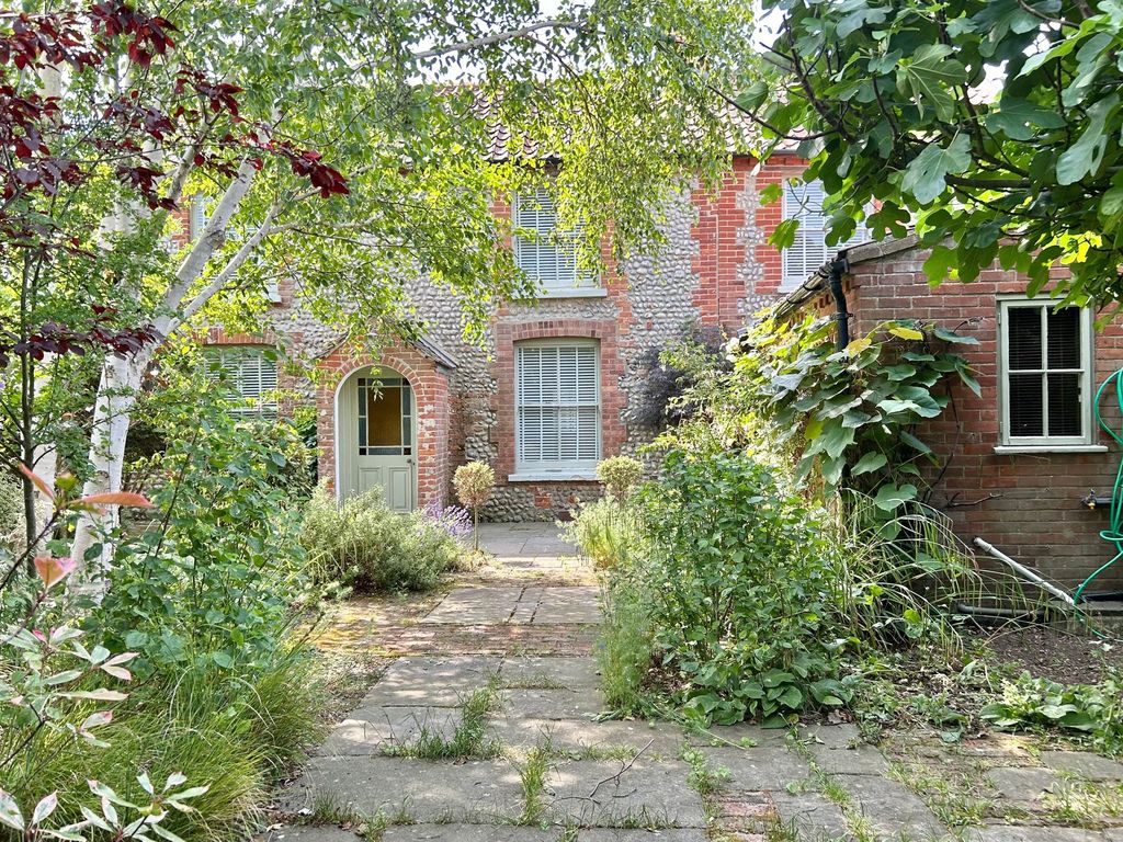 Property photo 2 of 12