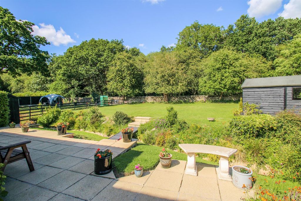 Property photo 2 of 21