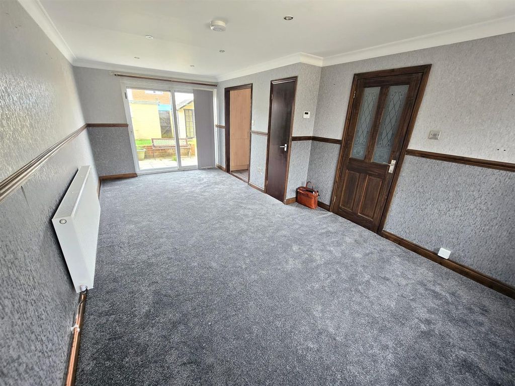 Property photo 3 of 10 Lounge/Diner