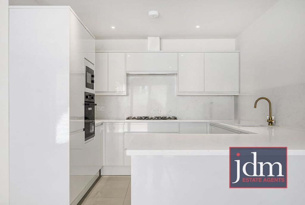 Property photo 3 of 19 Kitchen