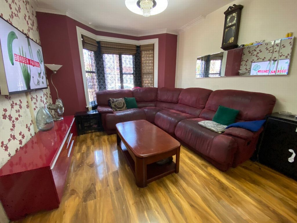 Property photo 1 of 9 4 Bedroom House For Sale