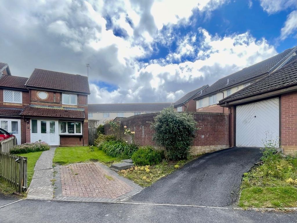 Property photo 1 of 18 Front