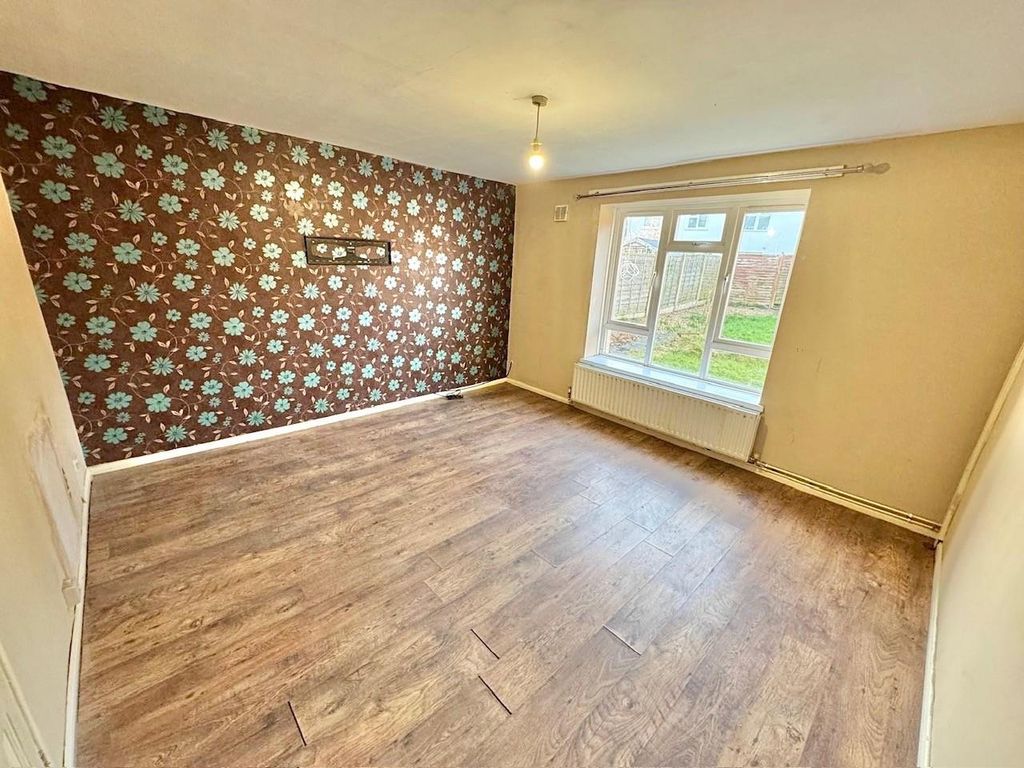 Property photo 2 of 12 Lounge.Jpg