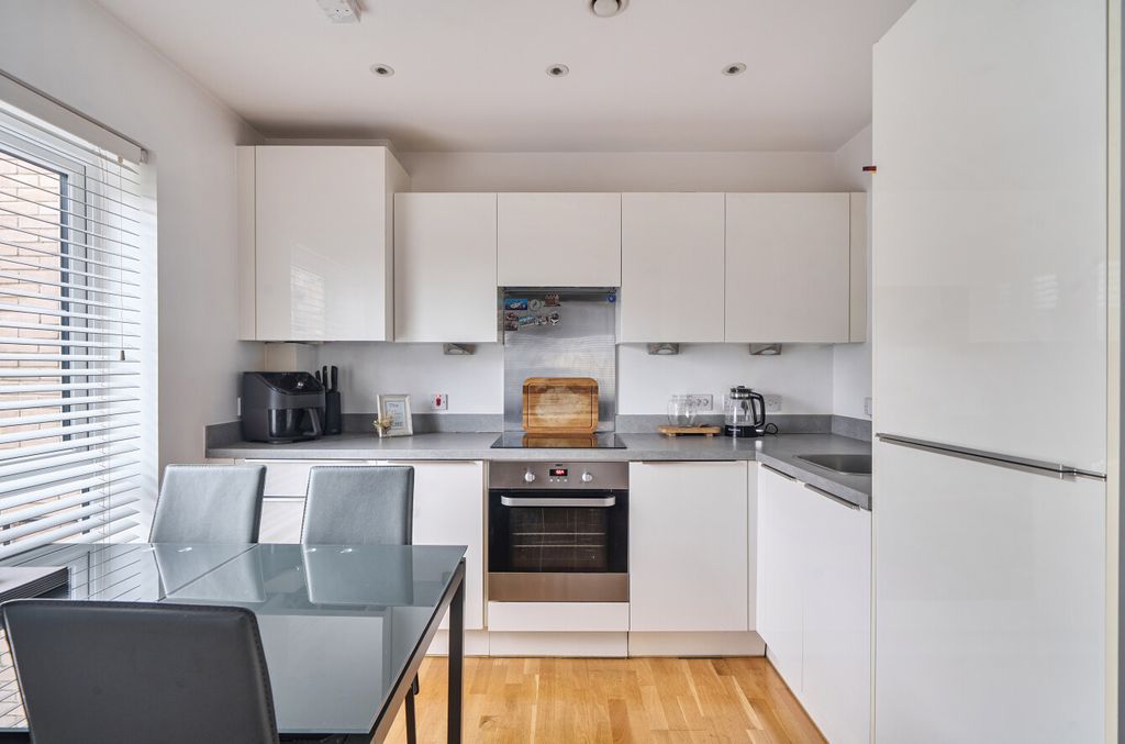 Property photo 3 of 18 Kitchen