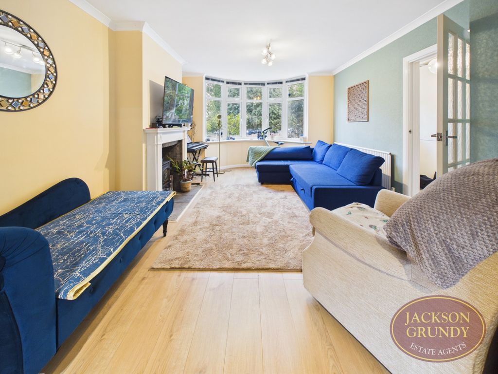 Property photo 2 of 18 London Road
