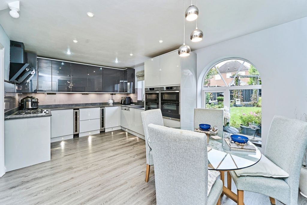 Property photo 2 of 17 Photo