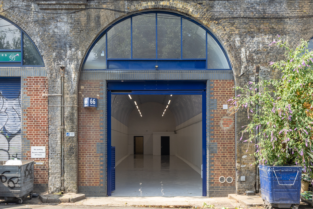 Property photo 3 of 3 The Front Of An Arch.