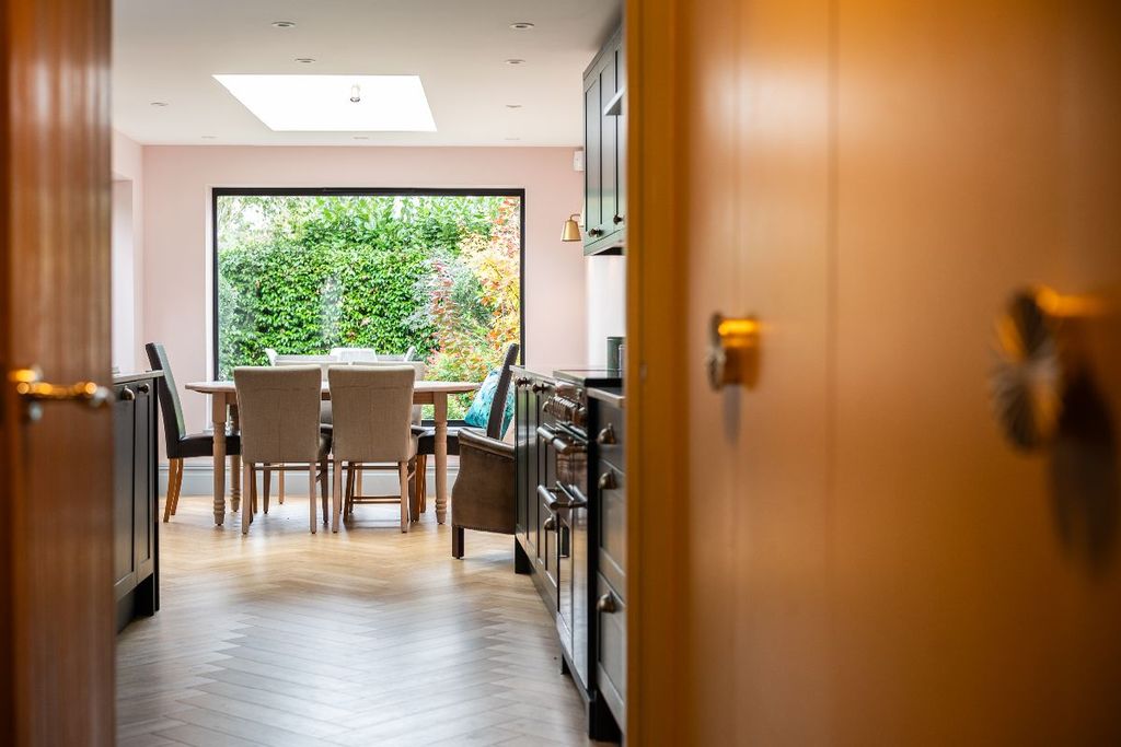 Property photo 2 of 25