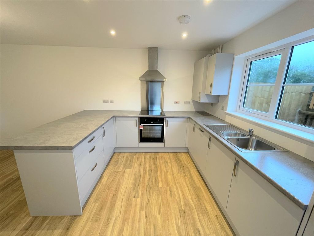 Property photo 3 of 22 Kitchen/Diner
