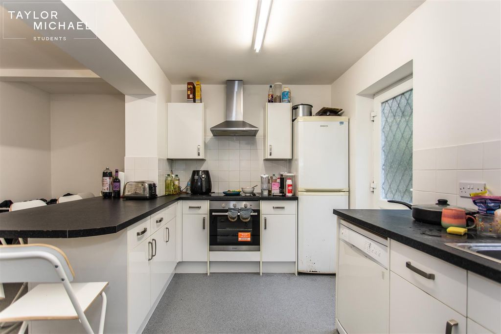 Property photo 2 of 16 Kitchen