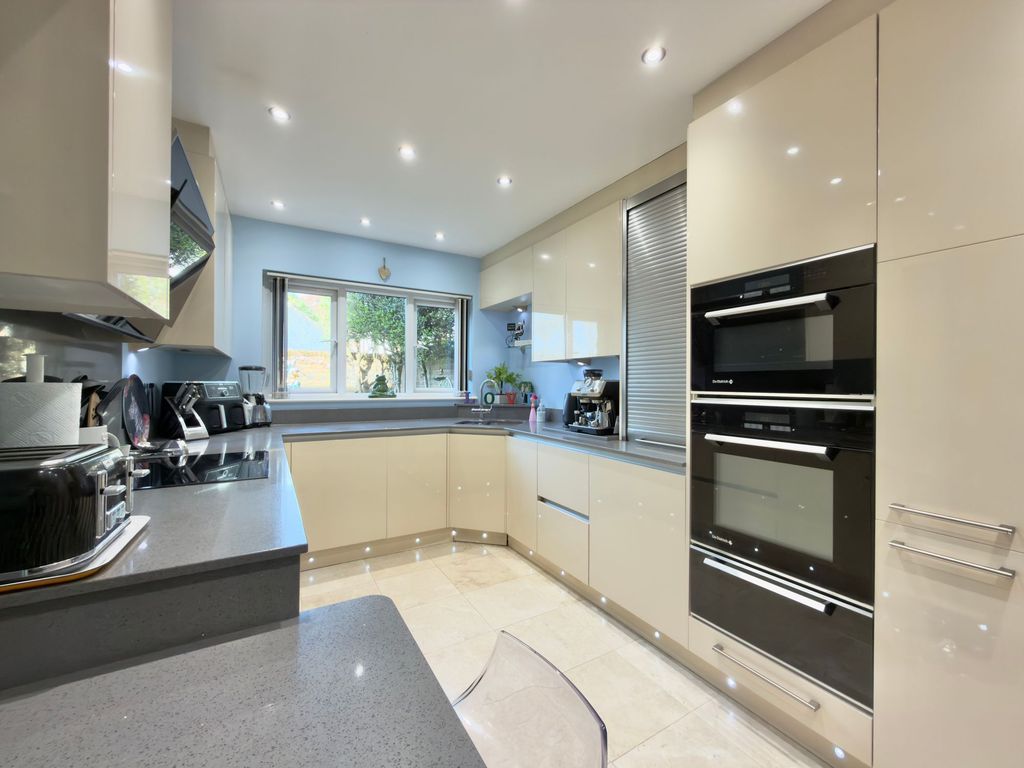 Property photo 3 of 29