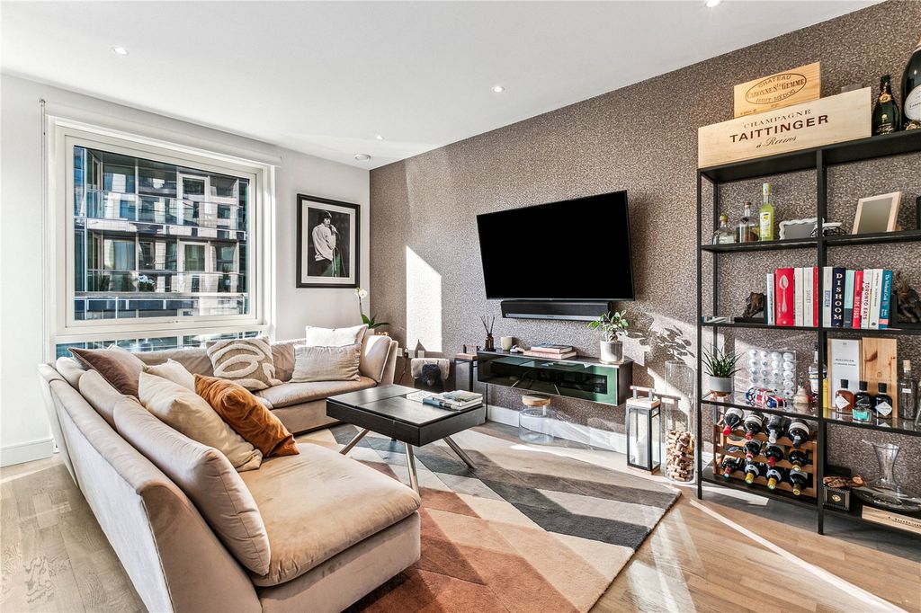 Property photo 1 of 11 Reception Room