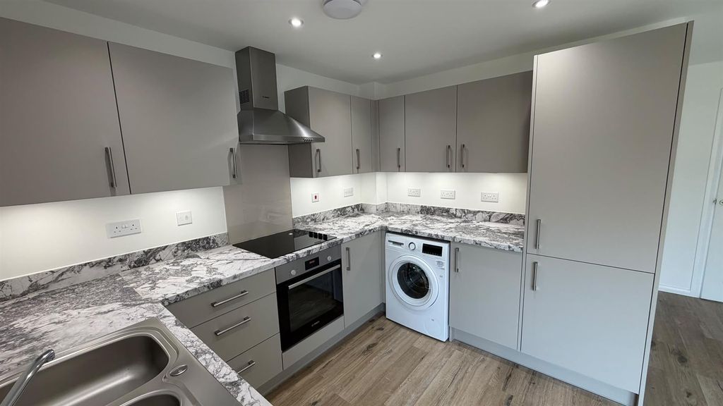 Property photo 3 of 20 Kitchen