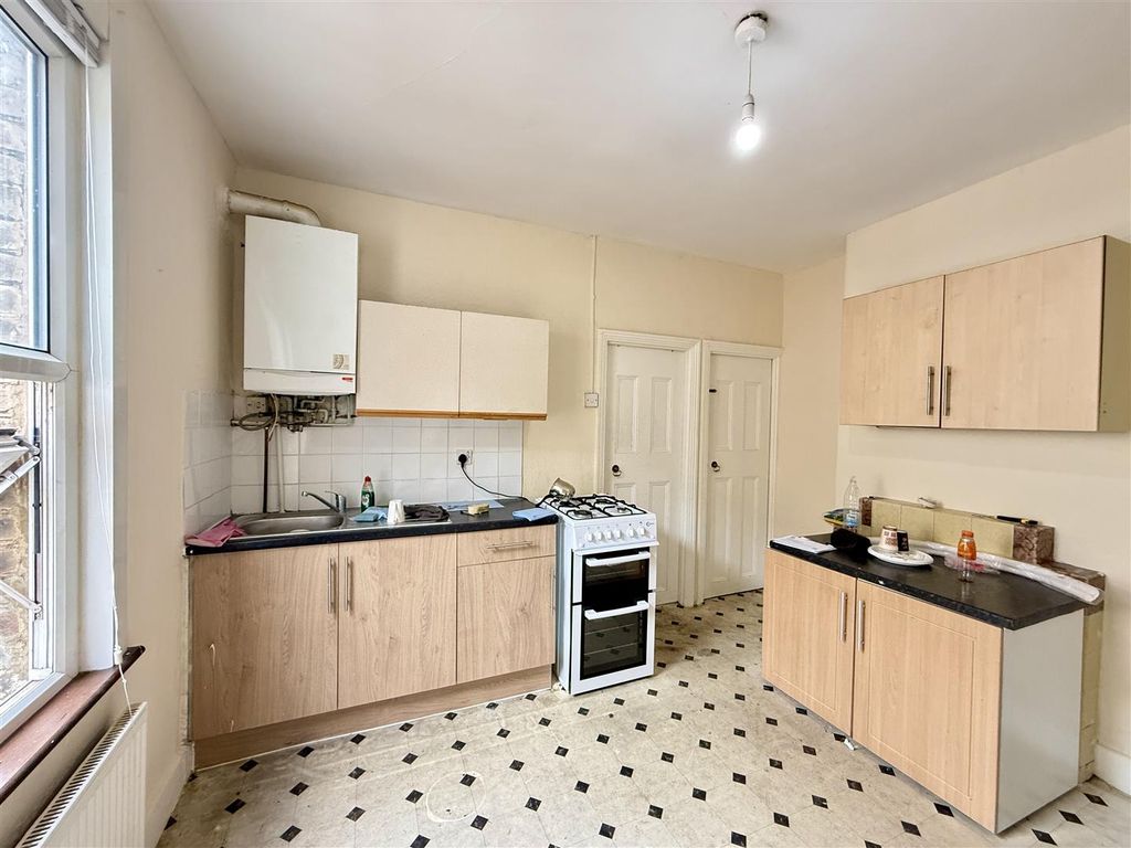 Property photo 3 of 21