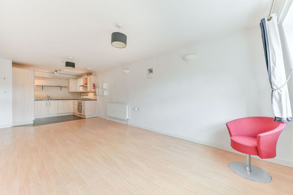 Property photo 3 of 11