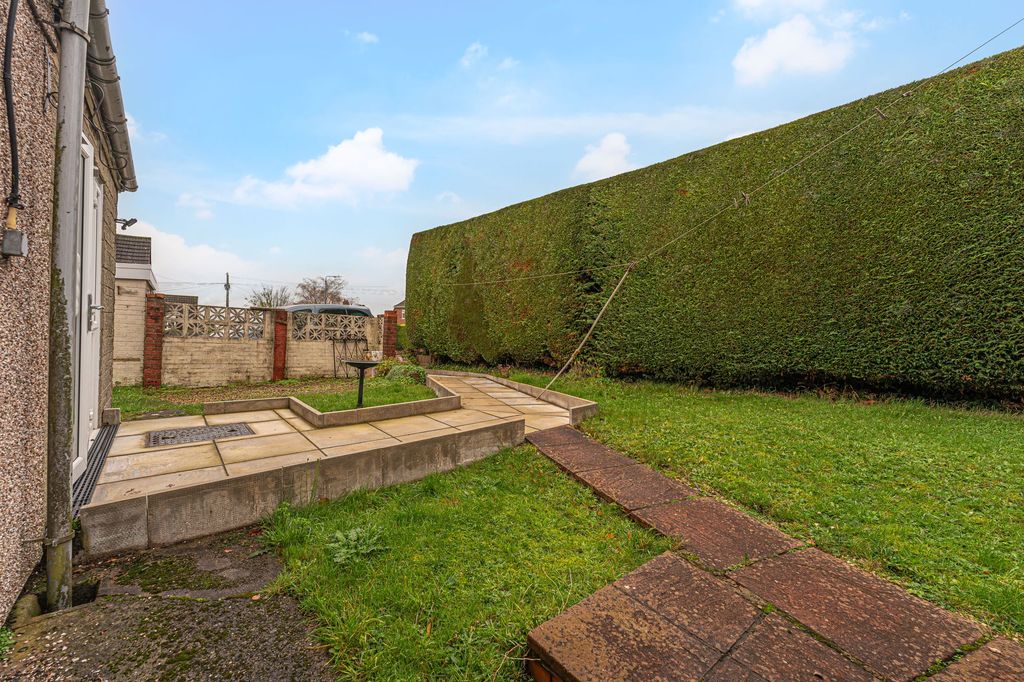 Property photo 2 of 27