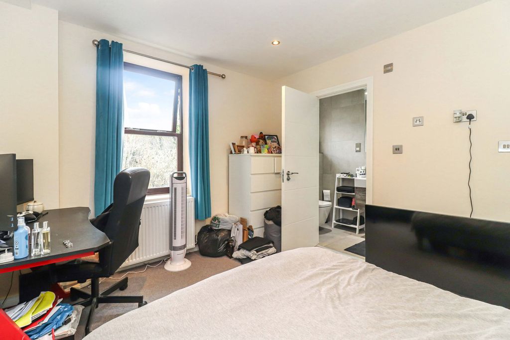 Additional image 8 of 2 bed flat for saleNashleigh Court, Severalls Avenue, Chesham HP5
