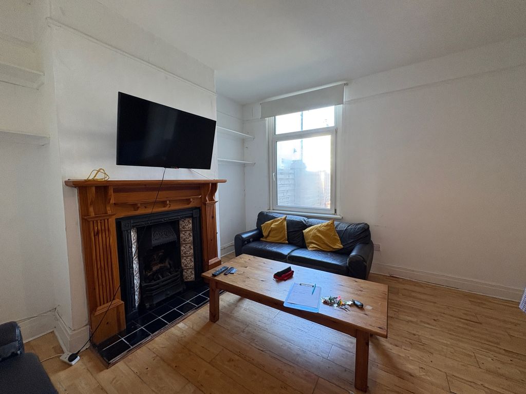 Property photo 1 of 10 Fb829Fd2-1031-493F-96E7-8E3627d2Fb5d