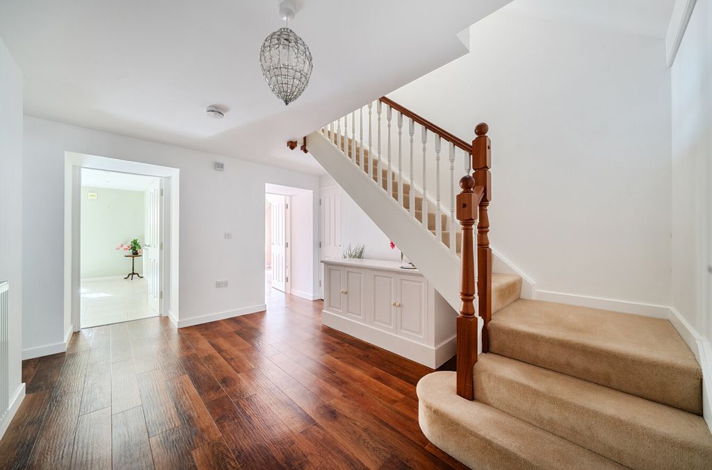 Property photo 2 of 23 Hallway