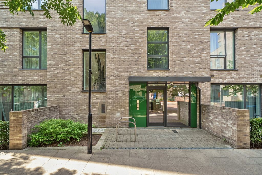 Property photo 1 of 18 External