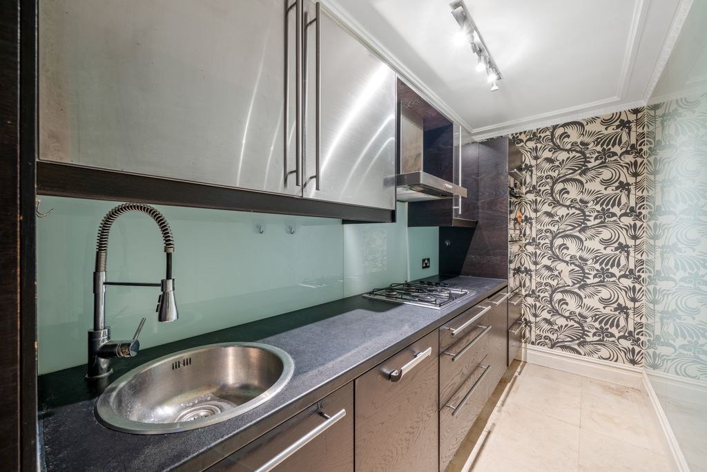 Property photo 2 of 8 2, 299 Kings Road, Sw10, Martin & Co, HQ (5)