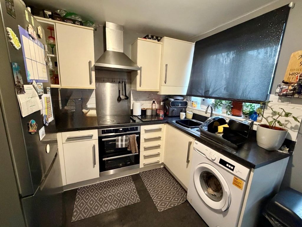 Property photo 2 of 9 Kitchen