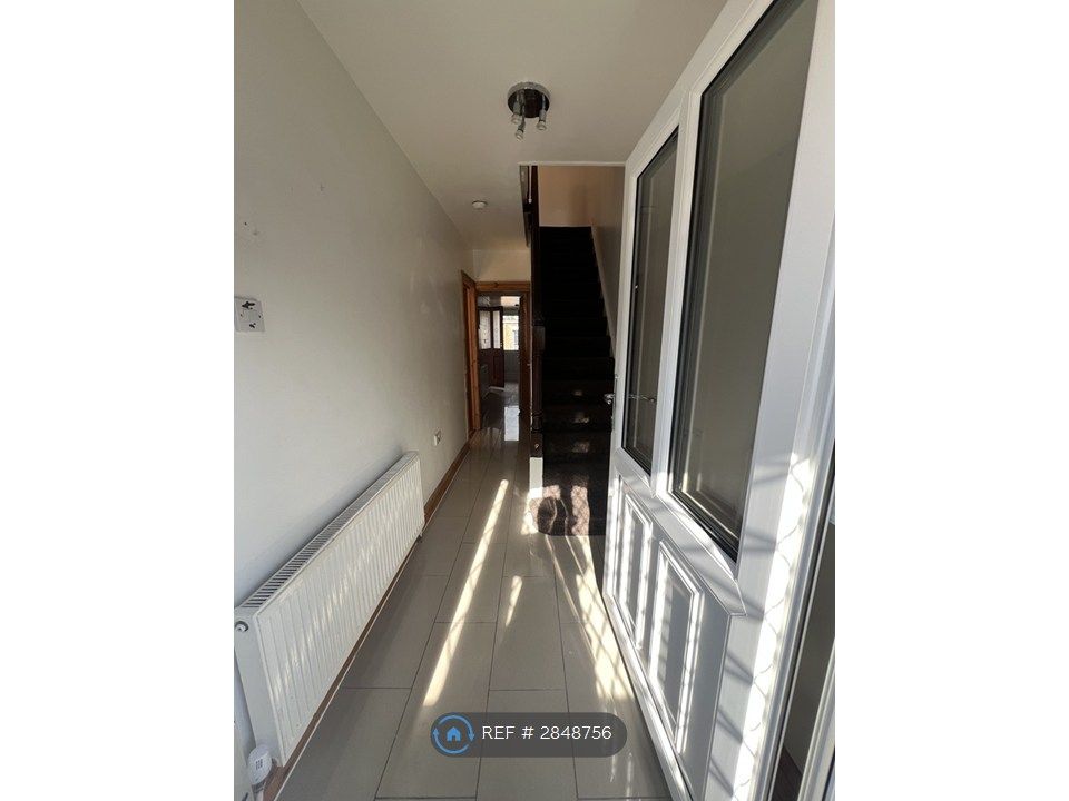 Property photo 3 of 18 Entry Way
