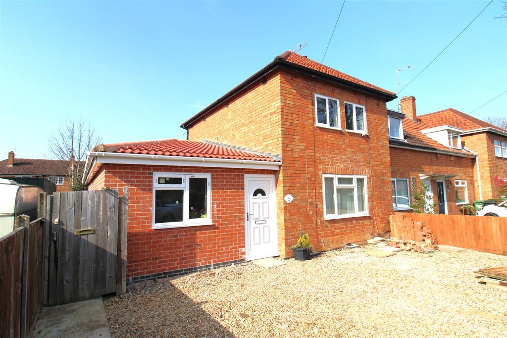 Property photo 1 of 23 34 Lodge Green.Jpg