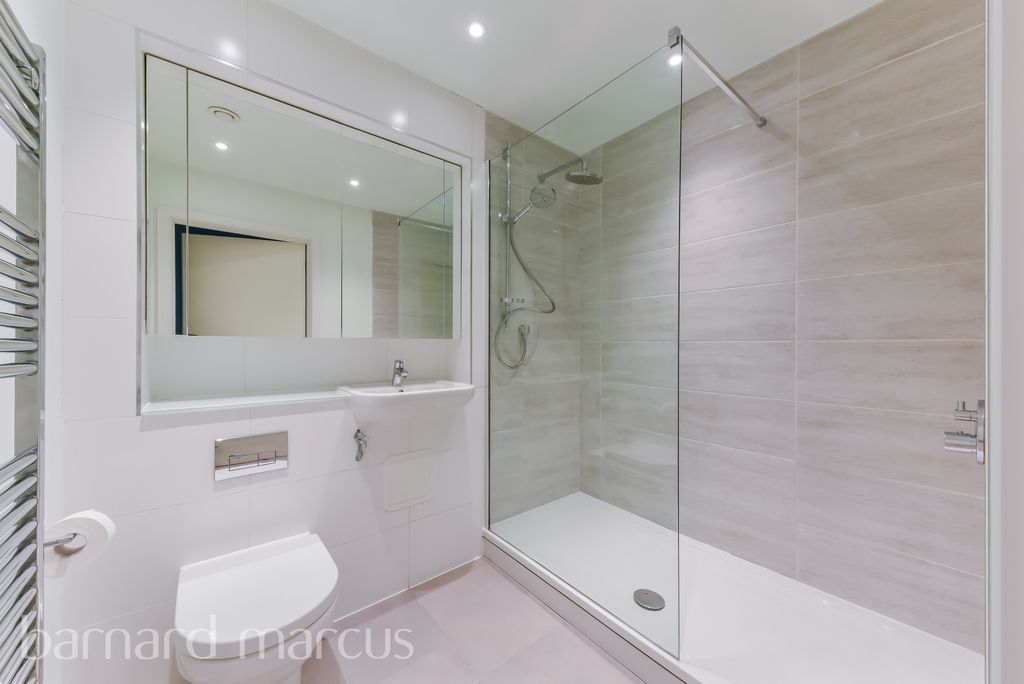 Property photo 2 of 9 Shower Room