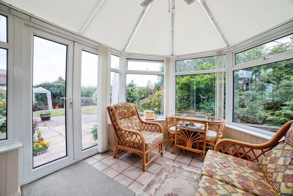 Property photo 3 of 17 Conservatory