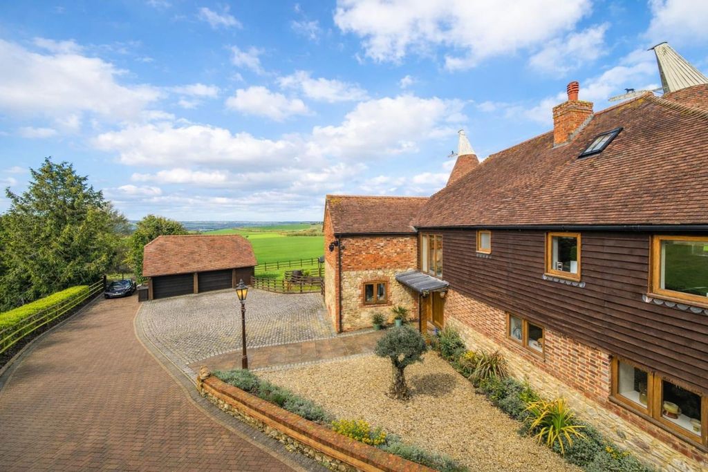 Property photo 2 of 36