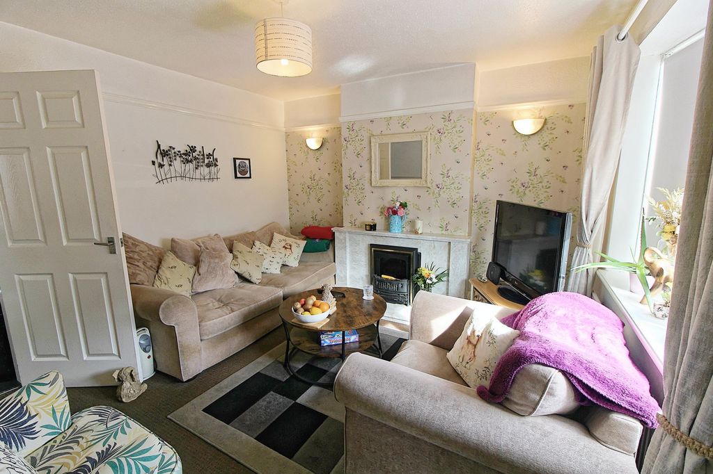 Property photo 3 of 12